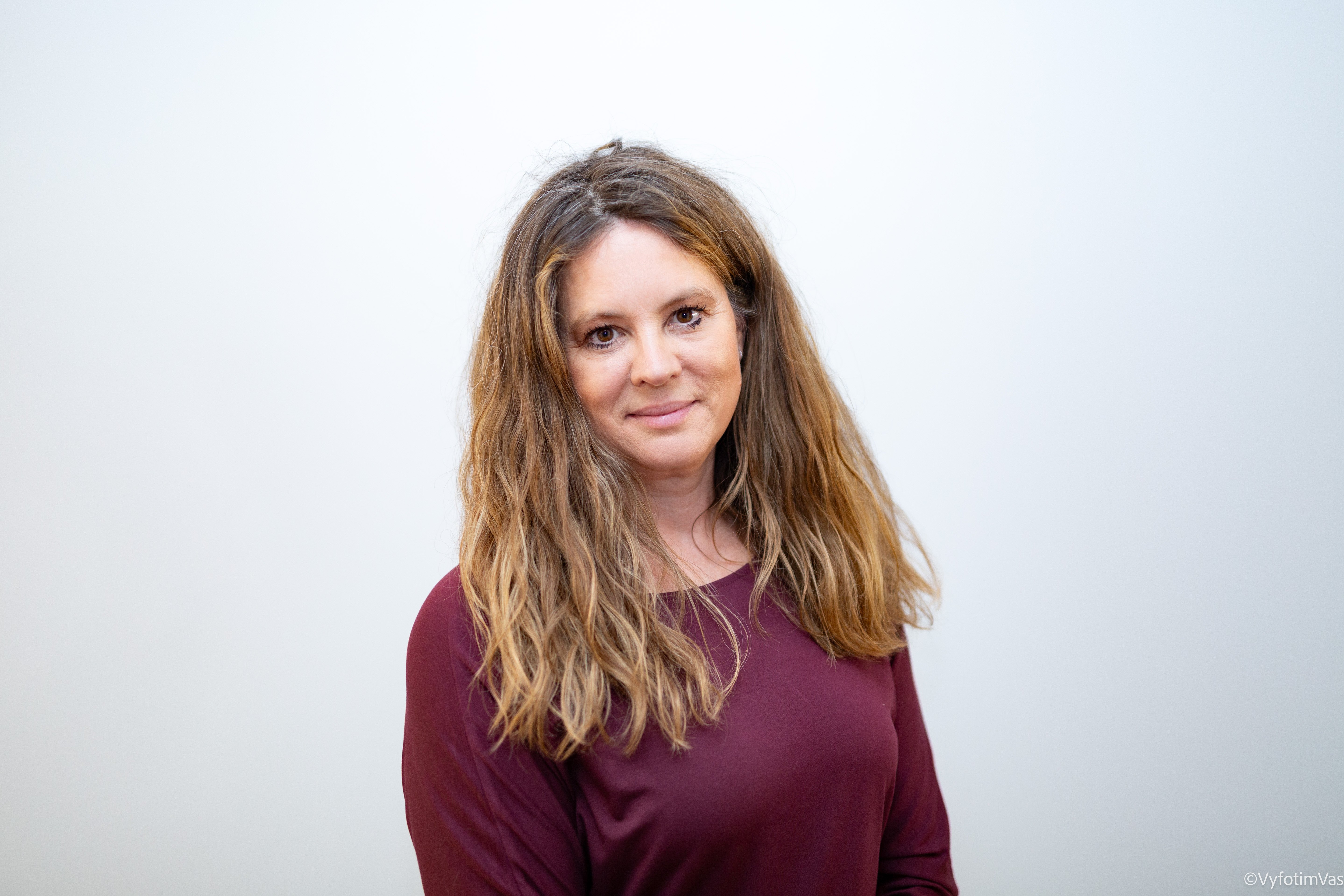 MUDr. Renata Dočkálková
Studovala na 1. LF UK V Praze. Od r. 1999 pracovala ve Vojenské nemocnici v Plzni na lůžkovém dermatovenerologickém oddělení a ve všeobecné dermatovenerologické ambulanci. V r. 2002 získala atestace v oboru Dermatovenerologie. V letech 2008 - 2021 pracovala v Sanatoriu Achillea - denním stacionáři pro pacienty s chronickými dermatologickými nemocemi, ve všeobecné dermatovenerologické ambulanci. Od srpna 2017 spolupracuje s ordinací Dermalink.